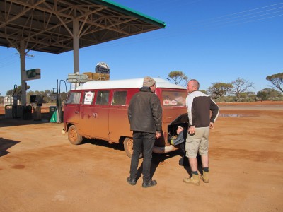 B-Refuelling at Glendambo.jpg