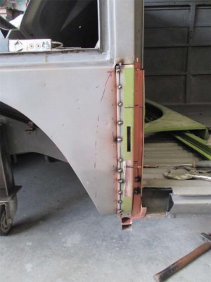As the doglegs had been replaced previously and nothing lined up particularly well, the new Klassic Fab b-pillar section had to be cut and shut to line up with the dogleg and cargo door aperture