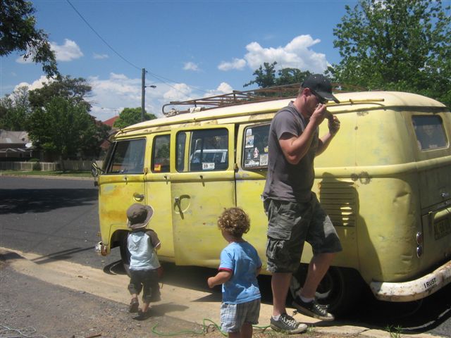 ryan tying the roof racks to the car???