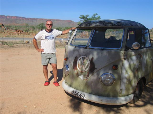 Duke at Pee stop on way to Kununurra.jpg